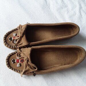 Ladies Minnetonka moccasins size 8